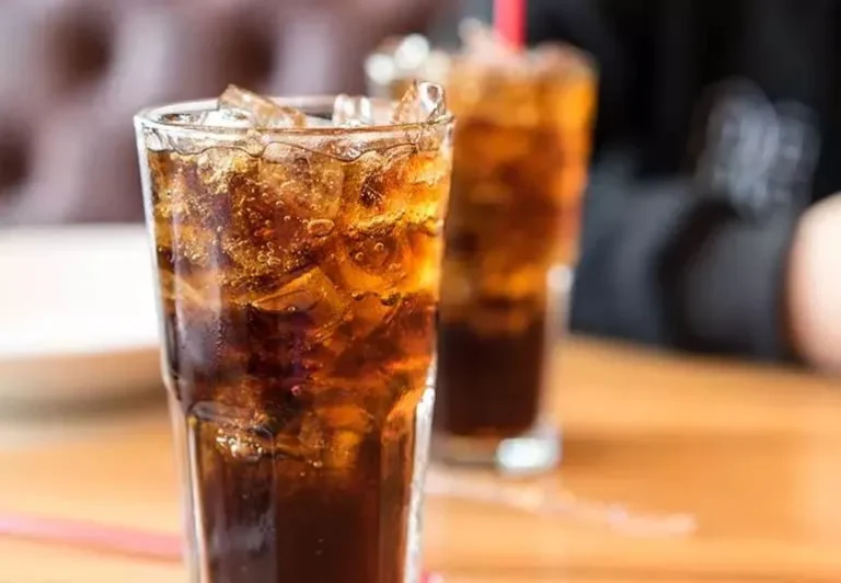 The Hidden Toll of Carbonated Drinks: How Daily Soda Consumption Quietly Sabotages Your Health
